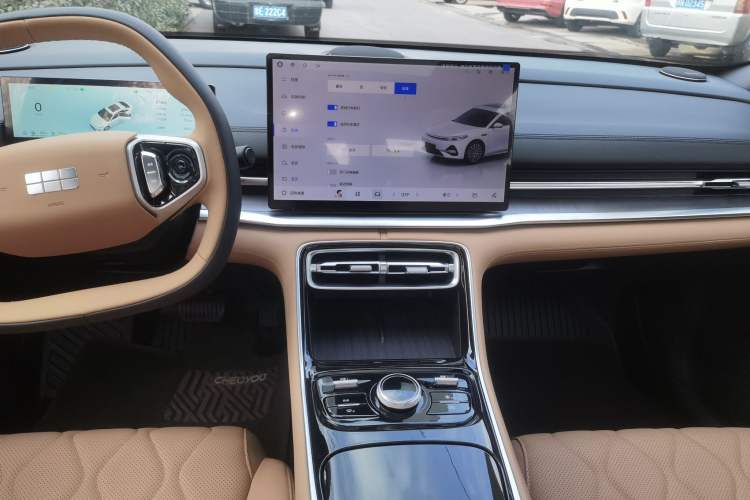 Used Geely Galaxy A7 2025 Model EM-i 150km Prestige Edition Audio And AC Panel