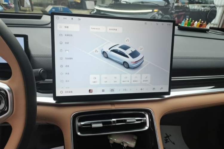 Used Geely Galaxy A7 2025 Model EM-i 150km Starship Edition Audio And AC Panel