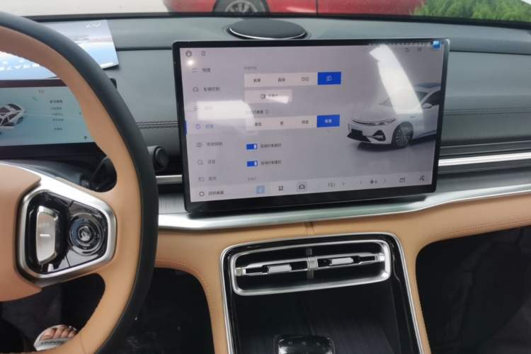 Used Geely Galaxy A7 2025 Model EM-i 150km Prestige Edition Audio And AC Panel