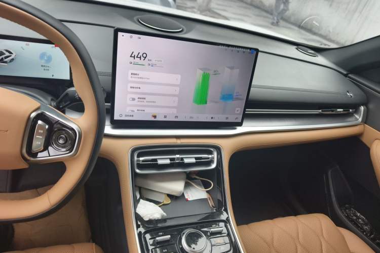 Used Geely Galaxy A7 2025 Model EM-i 150km Prestige Edition Audio And AC Panel