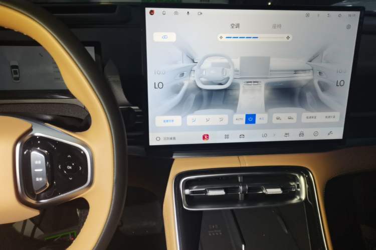 Used Geely Galaxy A7 2025 Model EM-i 150km Starship Edition Audio And AC Panel