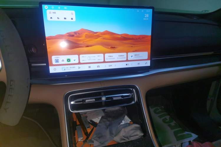 Used Geely Galaxy A7 2025 Model EM-i 150km Prestige Edition Audio And AC Panel