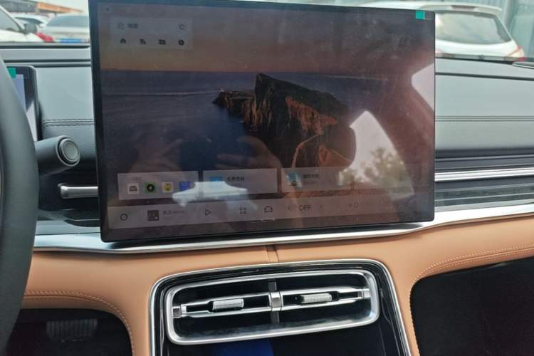 Used Geely Galaxy A7 2025 Model EM-i 150km Starship Edition Audio And AC Panel