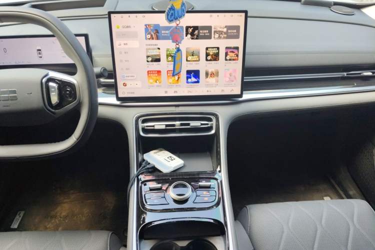 Used Geely Galaxy A7 2025 Model EM-i 150km Starship Edition Audio And AC Panel