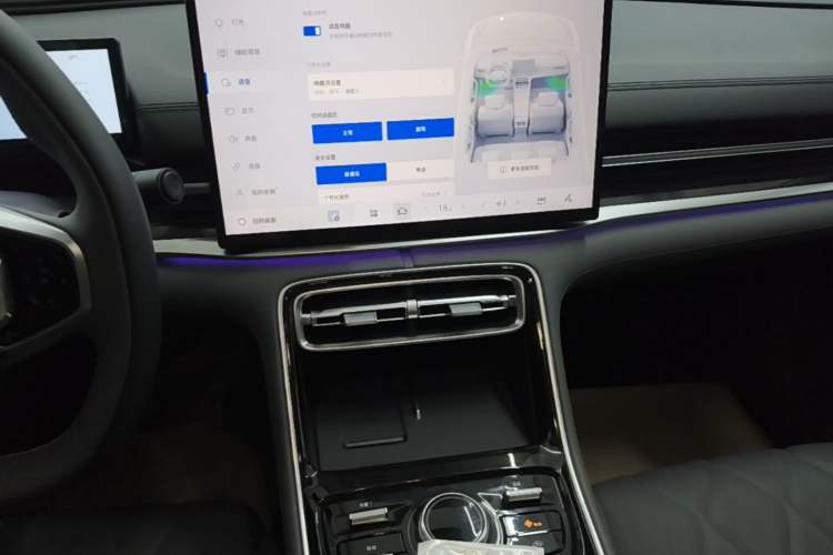 Used Geely Galaxy A7 2025 Model EM-i 150km Starship Edition Audio And AC Panel