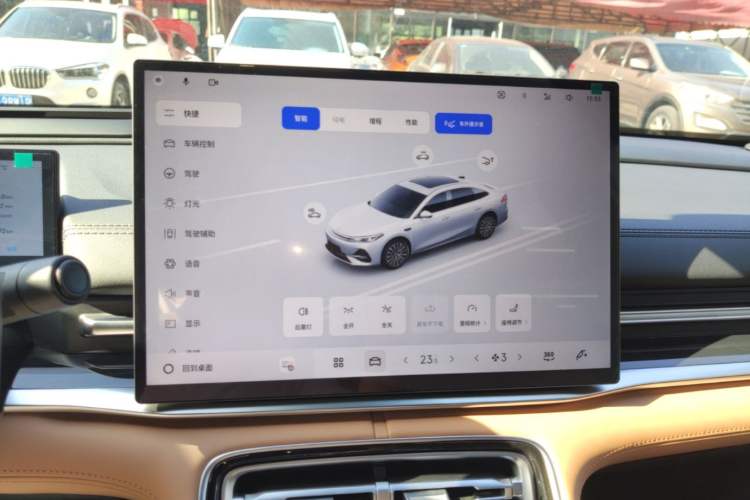 Used Geely Galaxy A7 2025 Model EM-i 150km Starship Edition Audio And AC Panel
