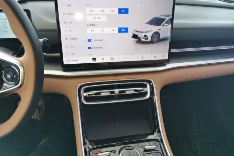 Used Geely Galaxy A7 2025 Model EM-i 150km Prestige Edition Audio And AC Panel