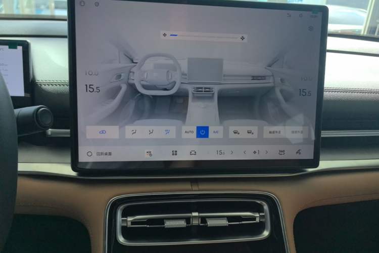 Used Geely Galaxy A7 2025 Model EM-i 70km Exploration Edition Audio And AC Panel