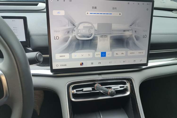 Used Geely Galaxy A7 2025 Model EM-i 150km Starship Edition Audio And AC Panel