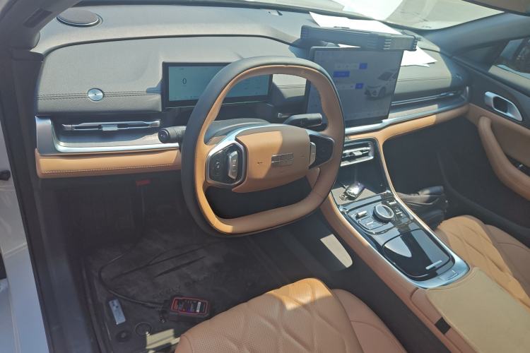 Used Geely Galaxy A7 2025 Model EM-i 70km Luxury Edition Center Console