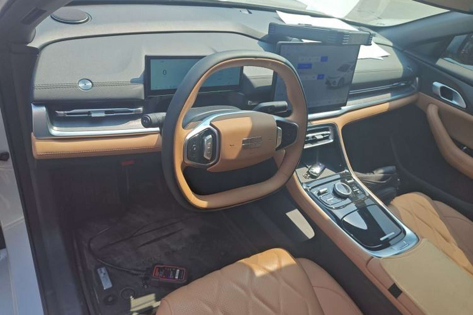 Used Geely Galaxy A7 2025 Model EM-i 70km Luxury Edition Center Console