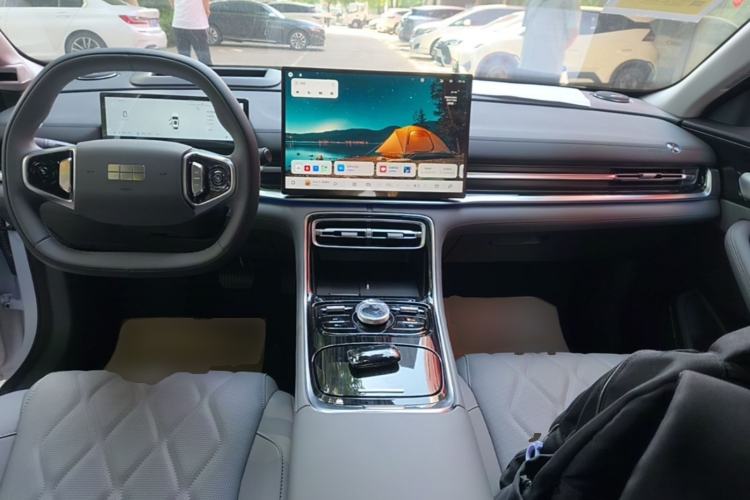Used Geely Galaxy A7 2025 Model EM-i 150km Starship Edition Center Console