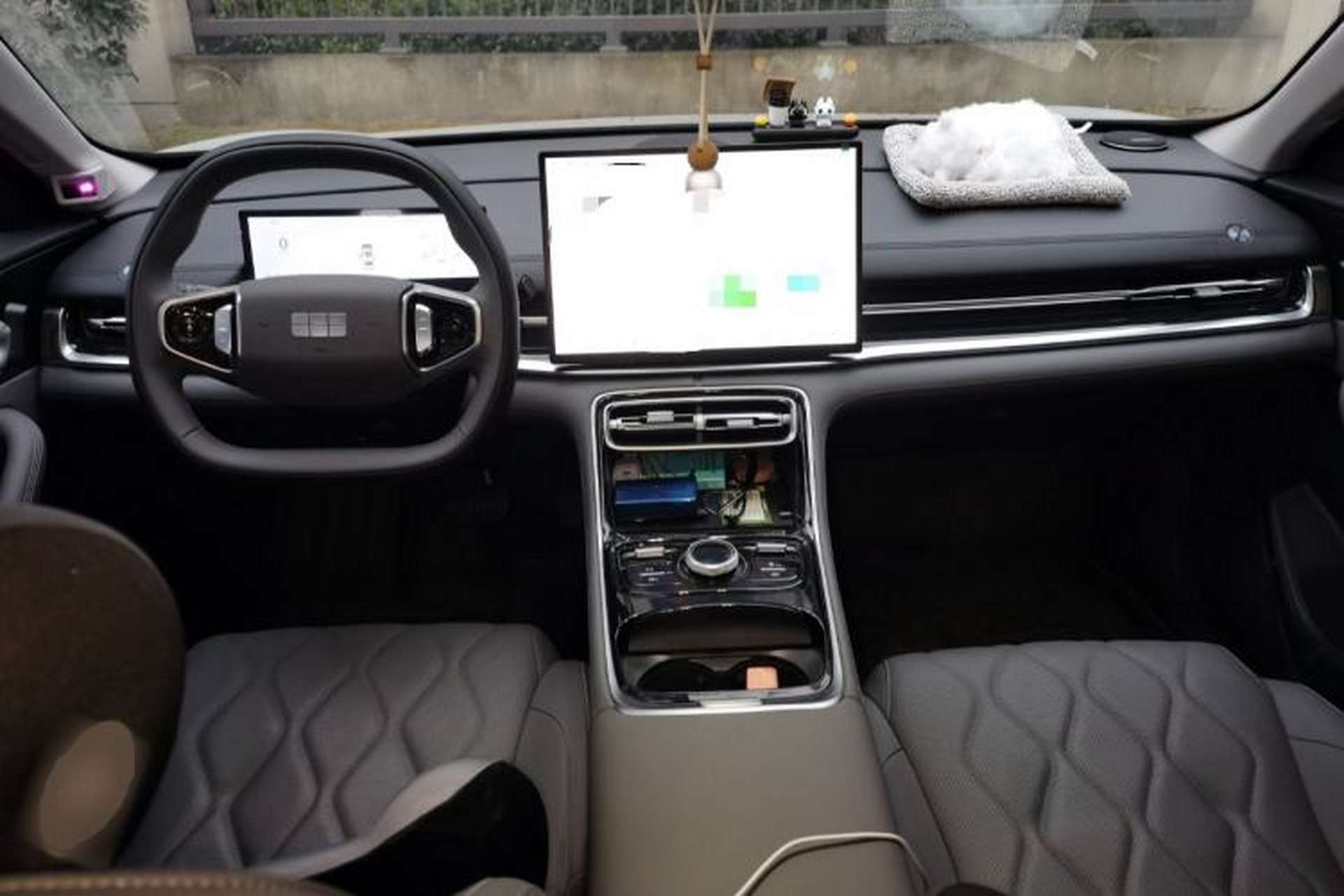 Used Geely Galaxy A7 2025 Model EM-i 70km Exploration Edition Center Console