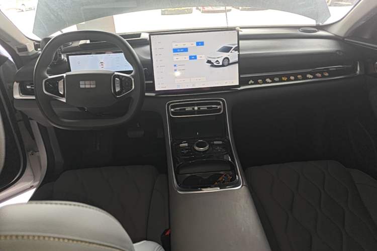 Used Geely Galaxy A7 2025 Model EM-i 150km Exploration+ Edition Center Console