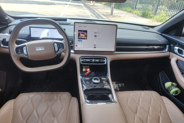 Used Geely Galaxy A7 2025 Model EM-i 150km Exploration+ Edition Center Console