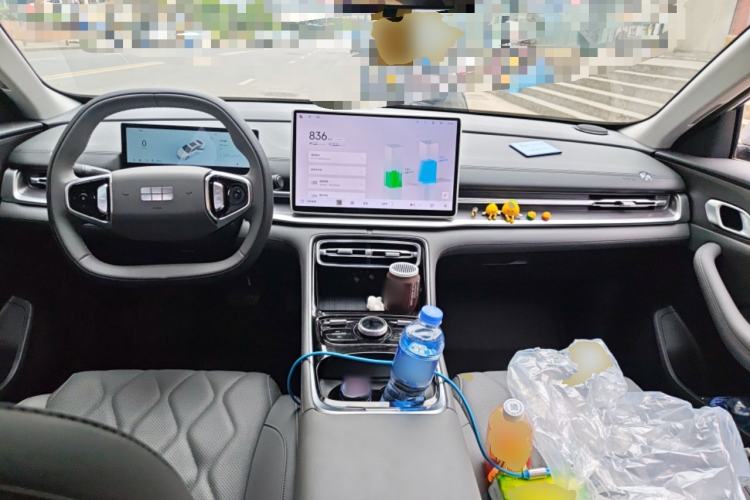 Used Geely Galaxy A7 2025 Model EM-i 70km Luxury Edition Center Console