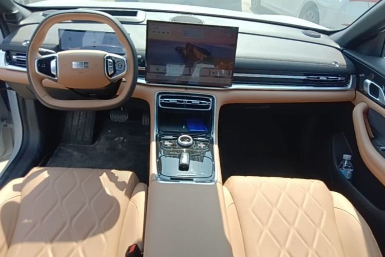 Used Geely Galaxy A7 2025 Model EM-i 150km Starship Edition Center Console