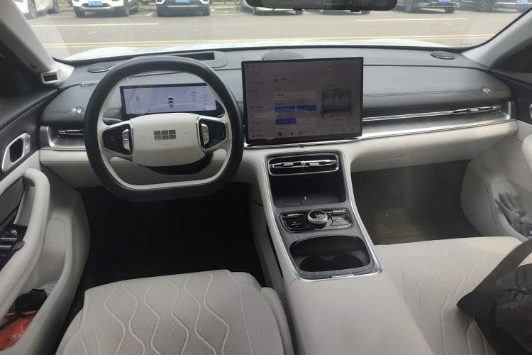 Used Geely Galaxy A7 2025 Model EM-i 150km Starship Edition Center Console