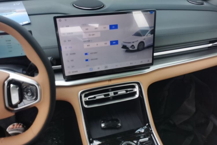 Used Geely Galaxy A7 2025 Model EM-i 150km Prestige Edition Center Console