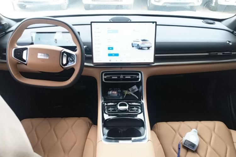 Used Geely Galaxy A7 2025 Model EM-i 150km Long-Distance Edition Center Console