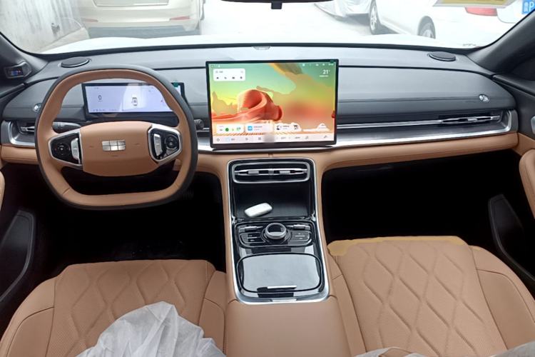 Used Geely Galaxy A7 2025 Model EM-i 70km Launch Edition Center Console