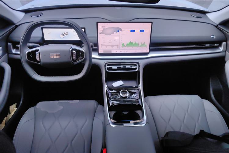 Used Geely Galaxy A7 2025 Model EM-i 70km Luxury Edition Center Console