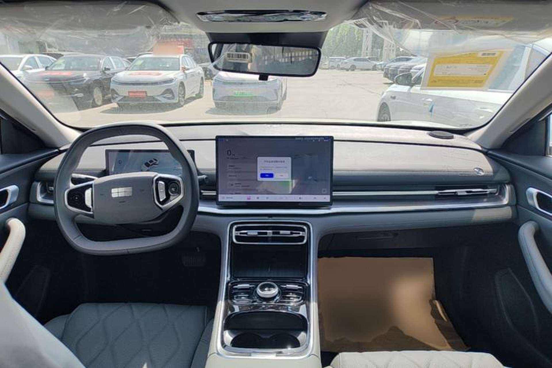 Used Geely Galaxy A7 2025 Model EM-i 70km Luxury Edition Center Console