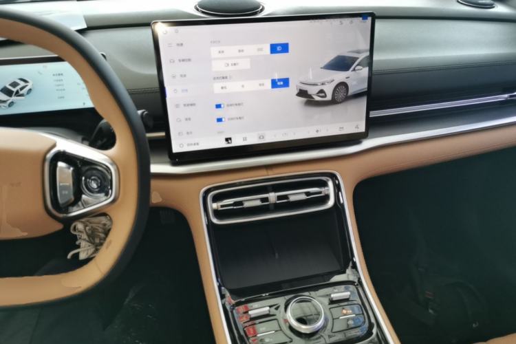 Used Geely Galaxy A7 2025 Model EM-i 150km Prestige Edition Center Console