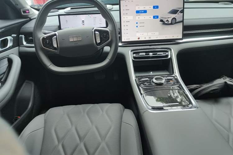Used Geely Galaxy A7 2025 Model EM-i 150km Starship Edition Center Console