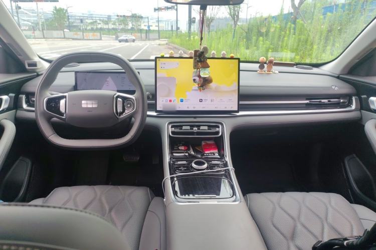 Used Geely Galaxy A7 2025 Model EM-i 70km Exploration Edition Center Console