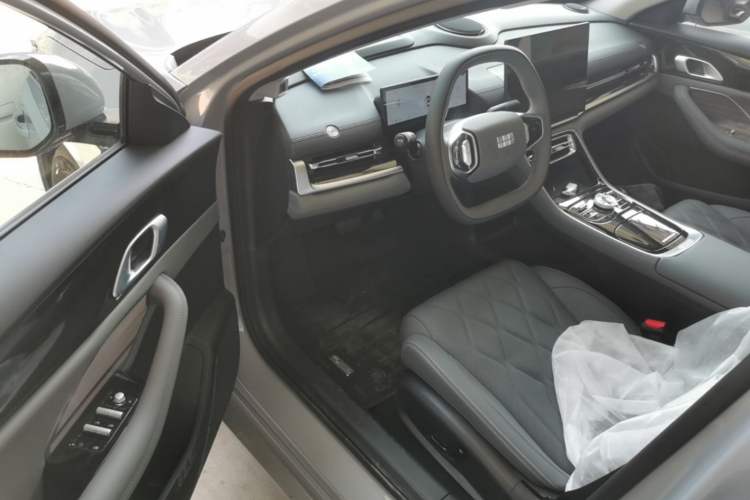 Used Geely Galaxy A7 2025 Model EM-i 150km Exploration+ Edition Driver Seat