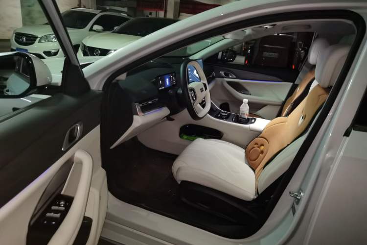 Used Geely Galaxy A7 2025 Model EM-i 150km Starship Edition Driver Seat