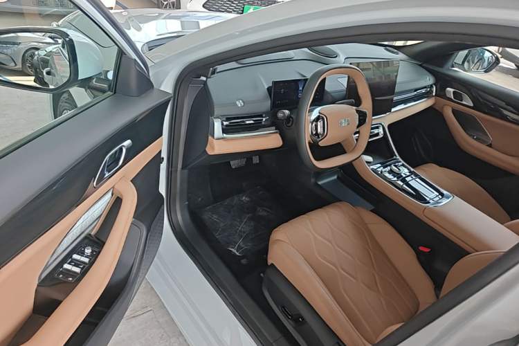 Used Geely Galaxy A7 2025 Model EM-i 150km Starship Edition Driver Seat