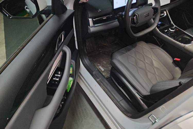 Used Geely Galaxy A7 2025 Model EM-i 150km Exploration+ Edition Driver Seat
