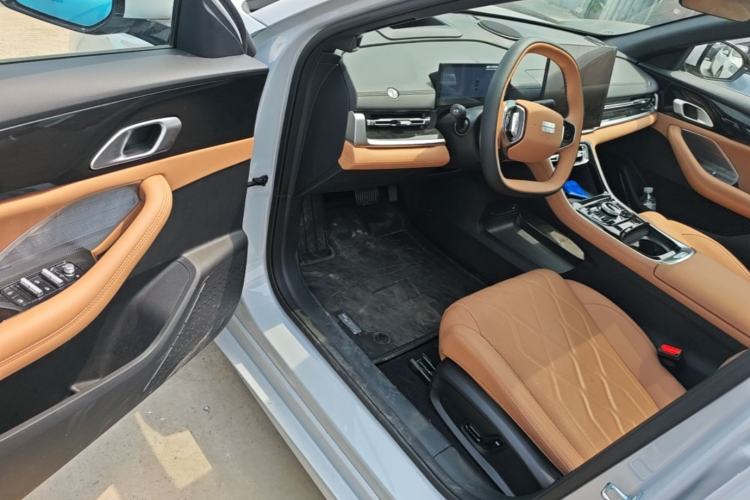 Used Geely Galaxy A7 2025 Model EM-i 150km Starship Edition Driver Seat