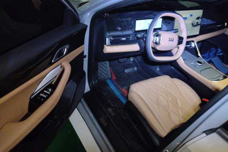 Used Geely Galaxy A7 2025 Model EM-i 150km Exploration+ Edition Driver Seat