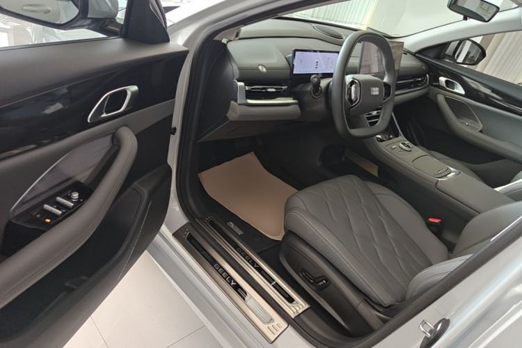Used Geely Galaxy A7 2025 Model EM-i 70km Exploration Edition Driver Seat
