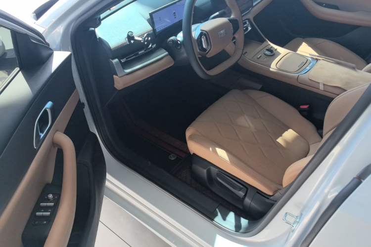 Used Geely Galaxy A7 2025 Model EM-i 70km Exploration Edition Driver Seat