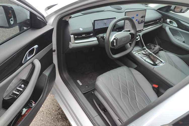 Used Geely Galaxy A7 2025 Model EM-i 150km Starship Edition Driver Seat