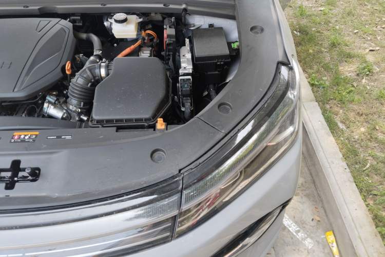 Used Geely Galaxy A7 2025 Model EM-i 70km Exploration Edition Engine Bay Left