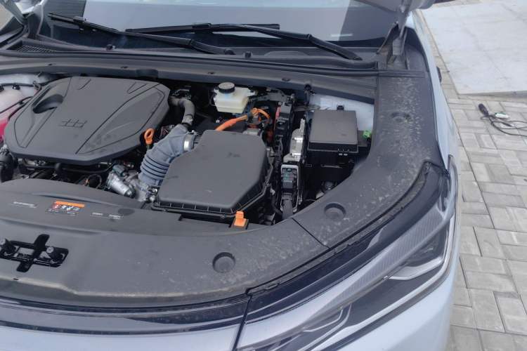 Used Geely Galaxy A7 2025 Model EM-i 150km Starship Edition Engine Bay Left