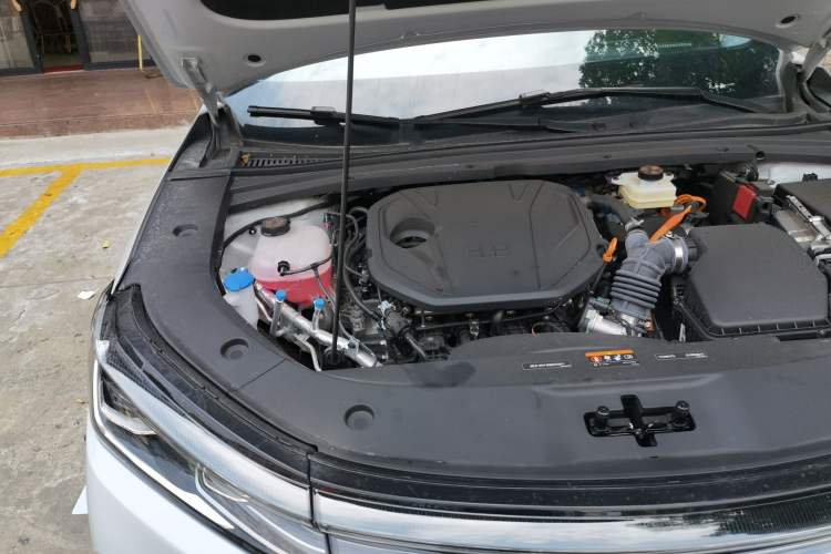 Used Geely Galaxy A7 2025 Model EM-i 70km Luxury Edition Engine Bay Right