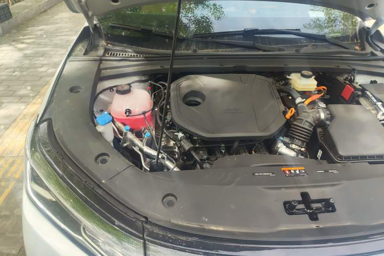 Used Geely Galaxy A7 2025 Model EM-i 70km Luxury Edition Engine Bay Right