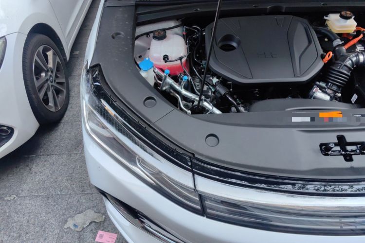 Used Geely Galaxy A7 2025 Model EM-i 70km Luxury Edition Engine Bay Right