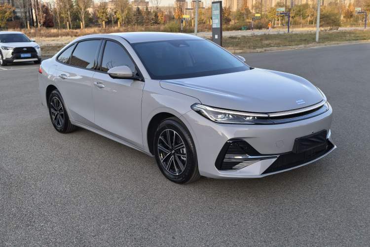 Used Geely Galaxy A7 2025 Model EM-i 70km Luxury Edition Exterior 1