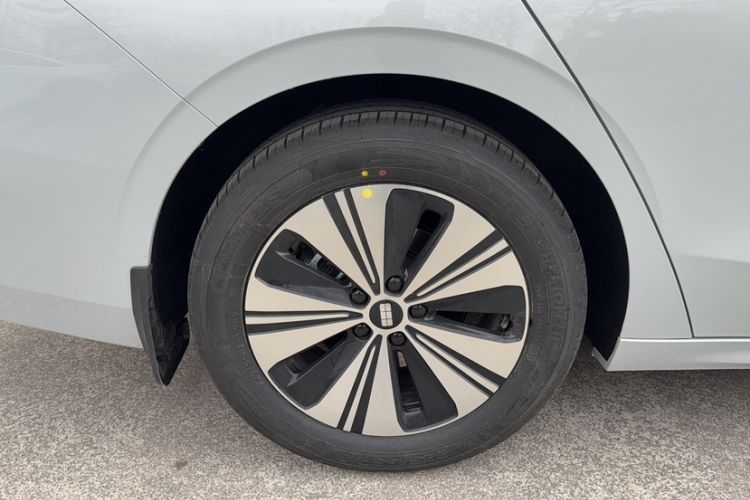 Used Geely Galaxy A7 2025 Model EM-i 150km Prestige Edition Exterior 4