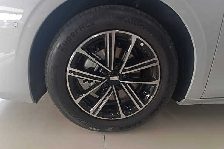 Used Geely Galaxy A7 2025 Model EM-i 70km Exploration Edition Exterior 4