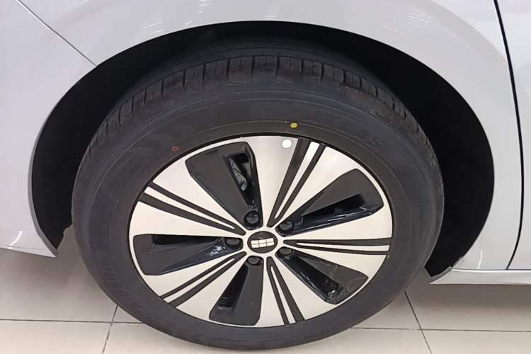 Used Geely Galaxy A7 2025 Model EM-i 150km Exploration+ Edition Exterior 5