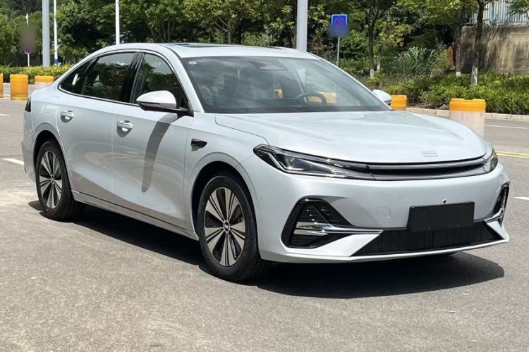 Used Geely Galaxy A7 2025 Model EM-i 150km Long-Distance Edition Exterior 6