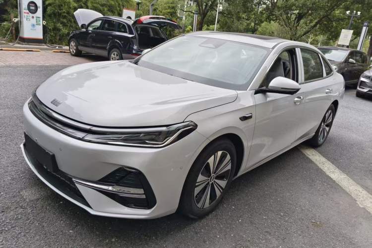 Used Geely Galaxy A7 2025 Model EM-i 150km Long-Distance Edition Exterior 6